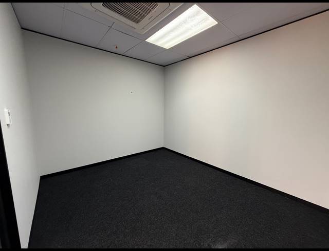 108M² OFFICE TO LET IN PARKTOWN